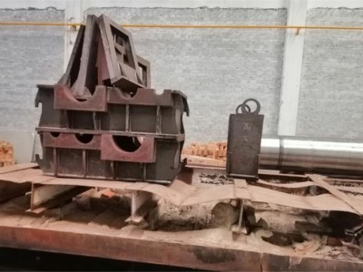 特大型打砂設(shè)備，對(duì)所有特大型金屬件表面打砂清除表面雜質(zhì)