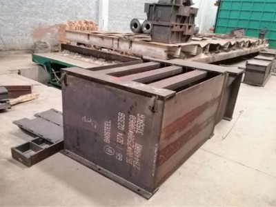 特大型打砂設(shè)備，對(duì)所有特大型金屬件表面打砂清除表面雜質(zhì)
