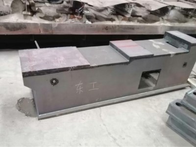 特大型打砂設(shè)備，對(duì)所有特大型金屬件表面打砂清除表面雜質(zhì)